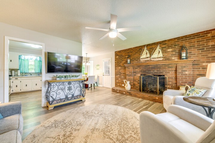 Charming Jonesville Home w / Grill - Near Wineries!