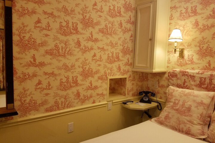 Room 73 of 84