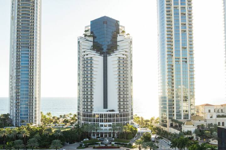 Trump International Beach Resort