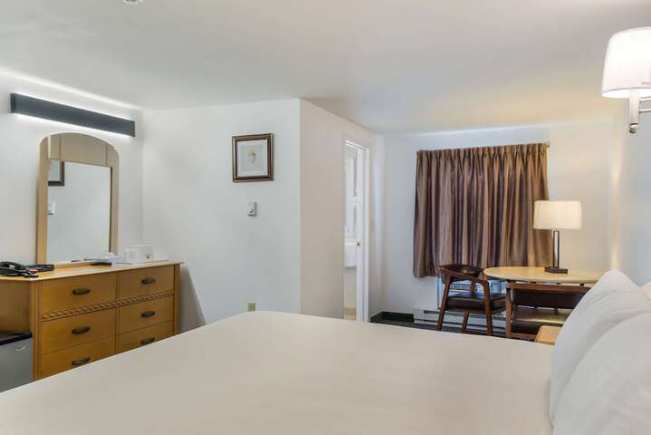 Americas Best Value Inn & Suites Hyannis Cape Cod