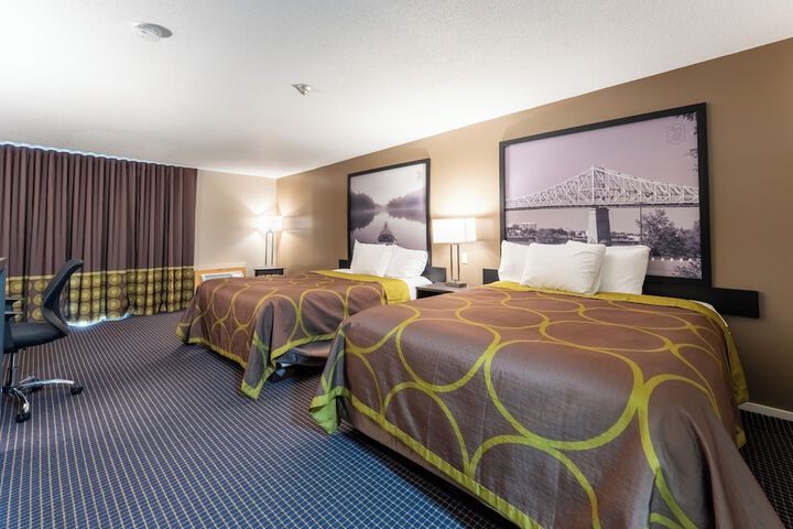 Super 8 by Wyndham Gananoque / Country Squire Resort