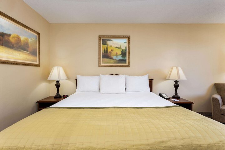 Room 12 of 26
