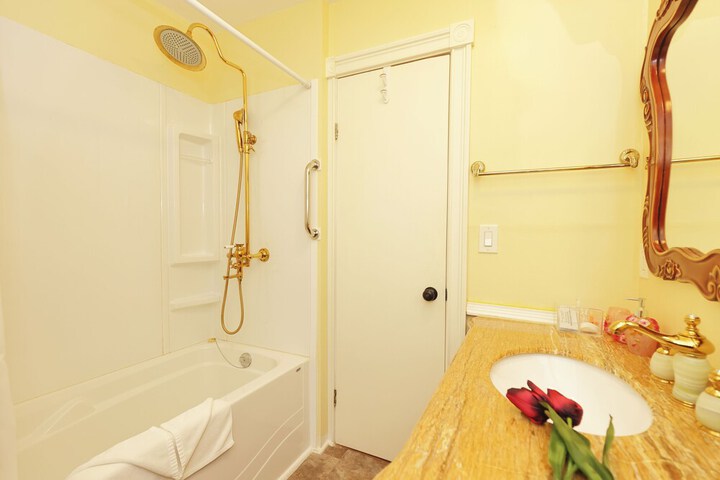Room 77 of 252