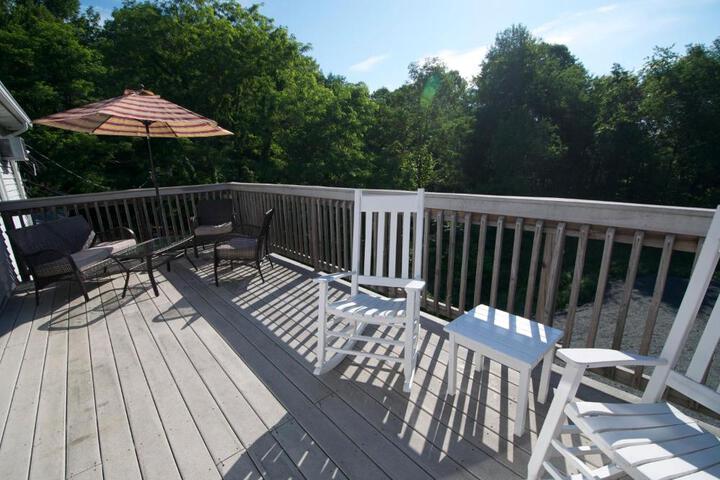 East Shore Lodging