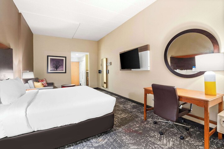 Room 15 of 62