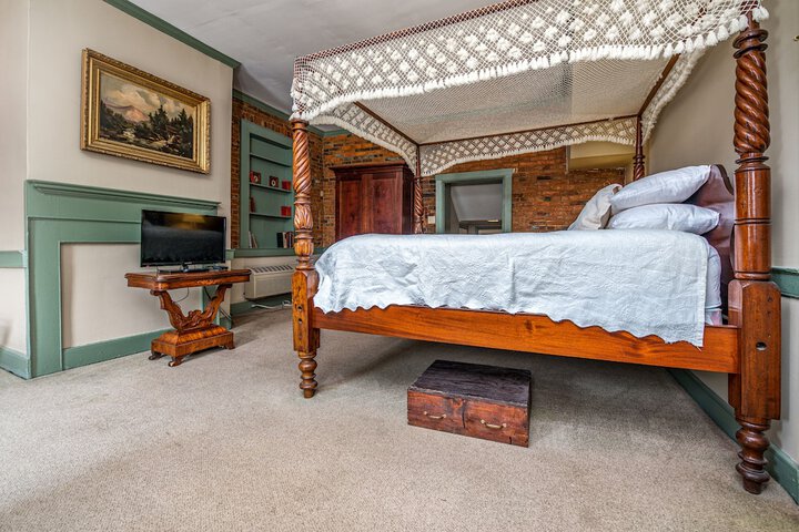 Wayside Inn