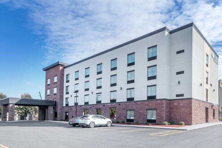 Cobblestone Hotel and Suites Janesville