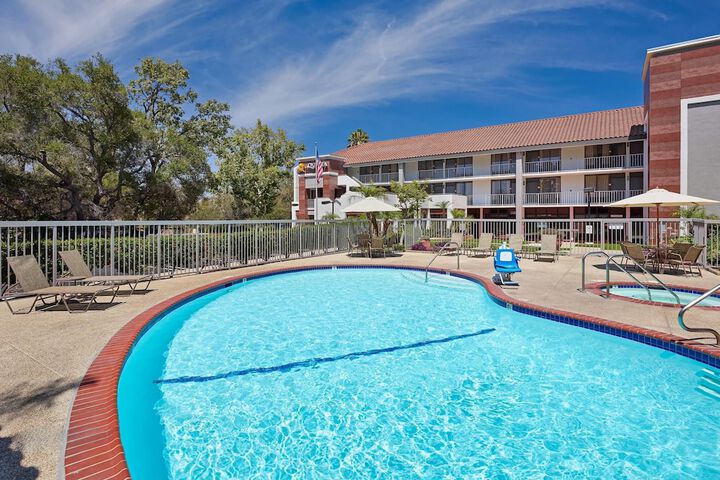 La Quinta Inn & Suites by Wyndham Thousand Oaks-Newbury Park