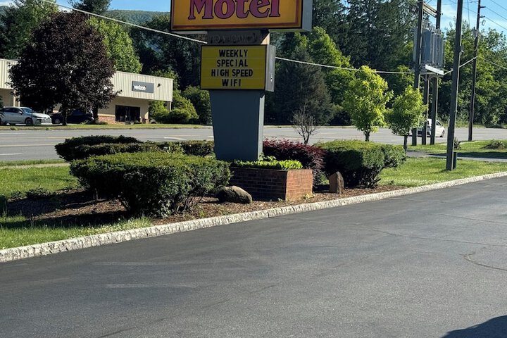 Acorn Motel