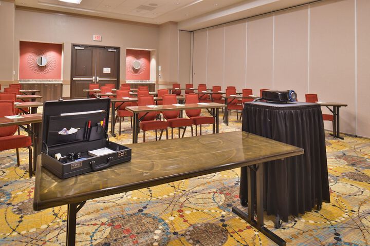 Crowne Plaza Shenandoah - Woodlands Area by IHG