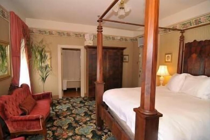 Room 90 of 138