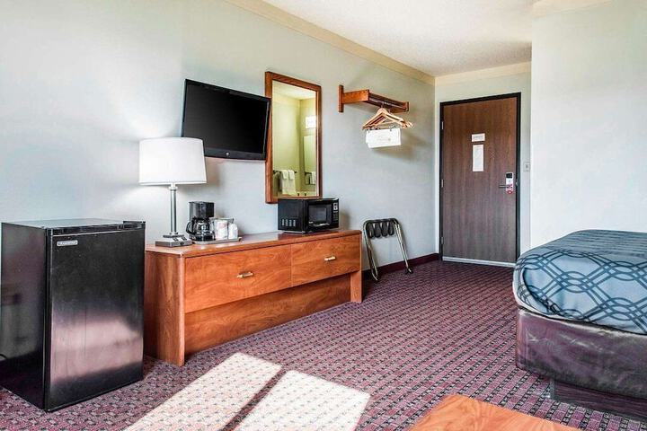 Room 8 of 11