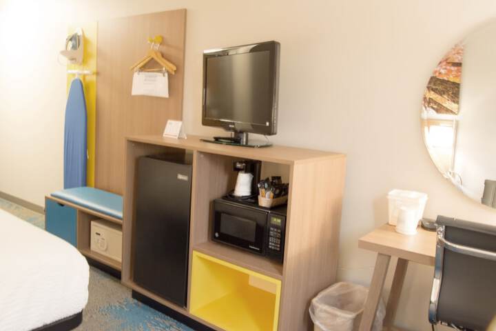 Room 32 of 63