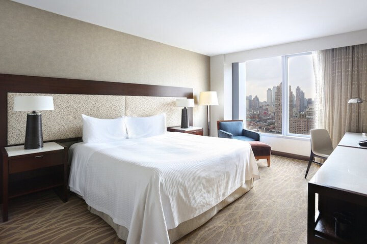 Room 52 of 118