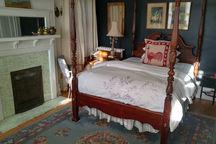 Room 13 of 28