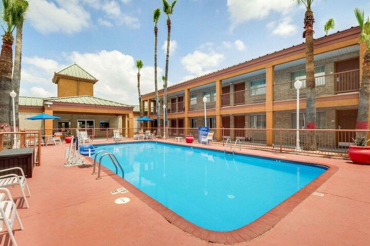 Pool 4 of 39