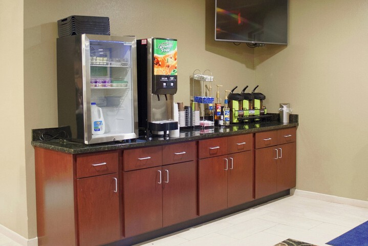 Cobblestone Inn & Suites - Winterset IA