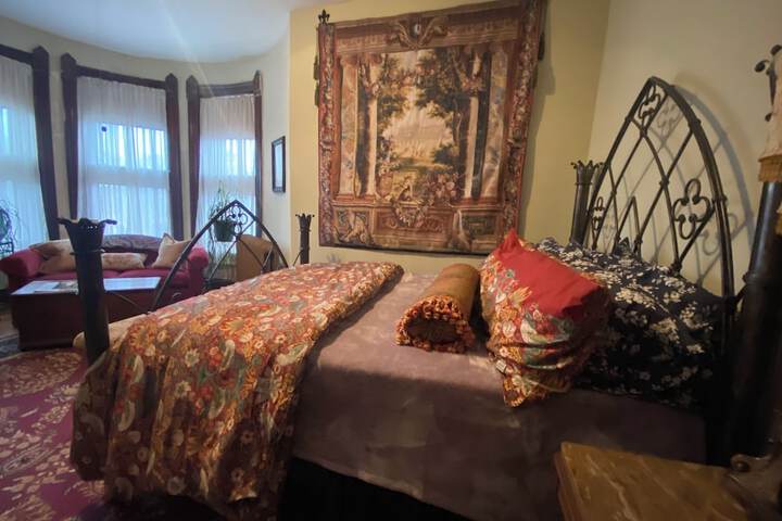 Vineyard Mansion & Carriage House Bed & Breakfast