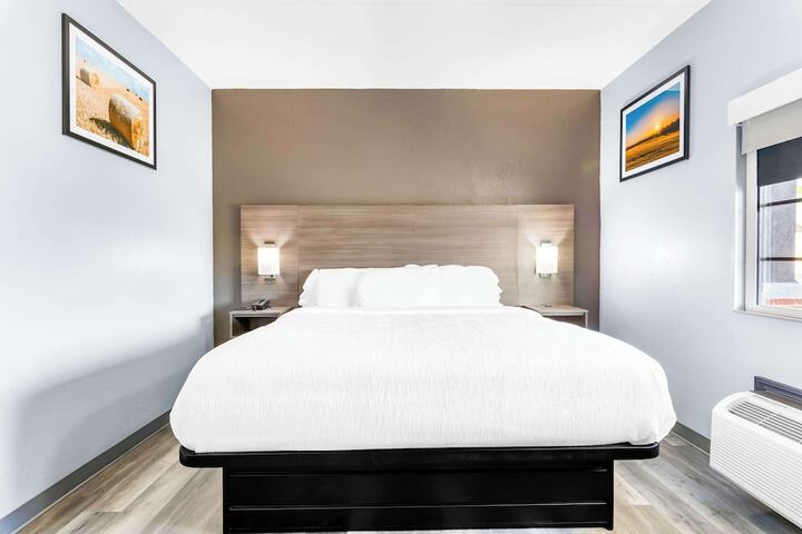 Room 28 of 37