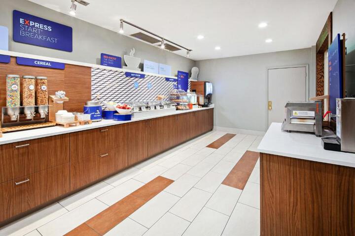 Holiday Inn Express & Suites Clovis-Fresno Area by IHG