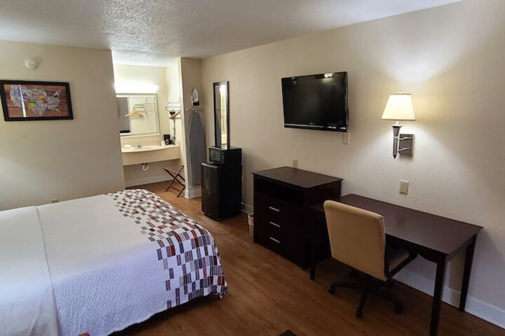 Room 12 of 18