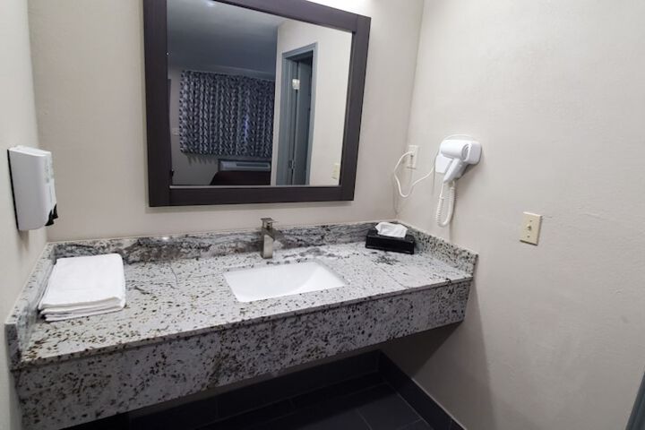 Room 21 of 27