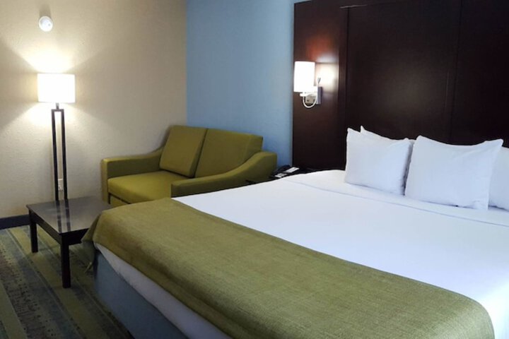 Room 53 of 131