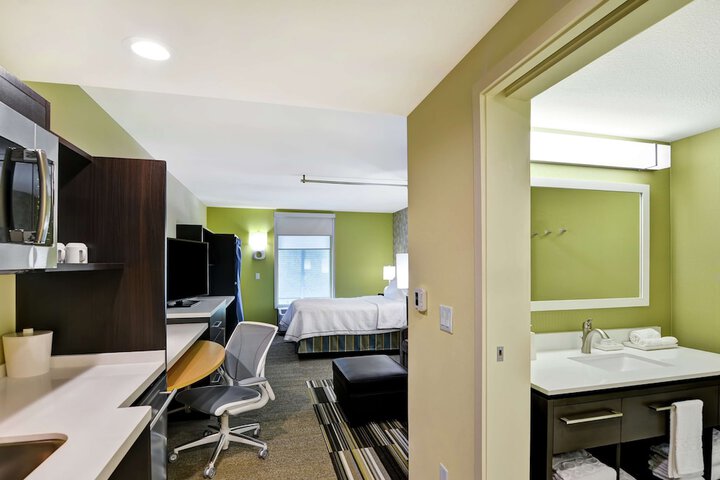 Room 28 of 46