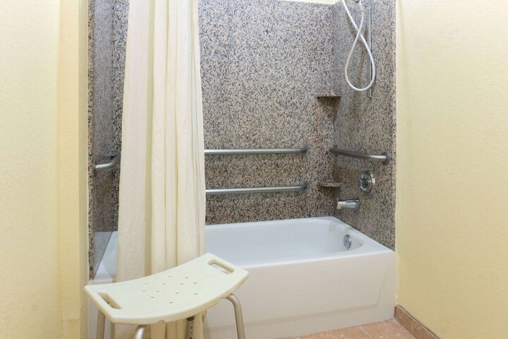 Room 14 of 16