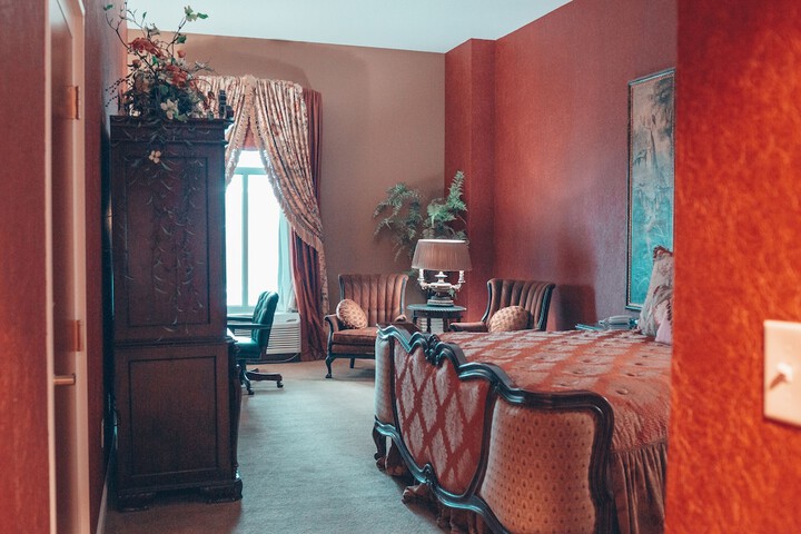 Room 9 of 27