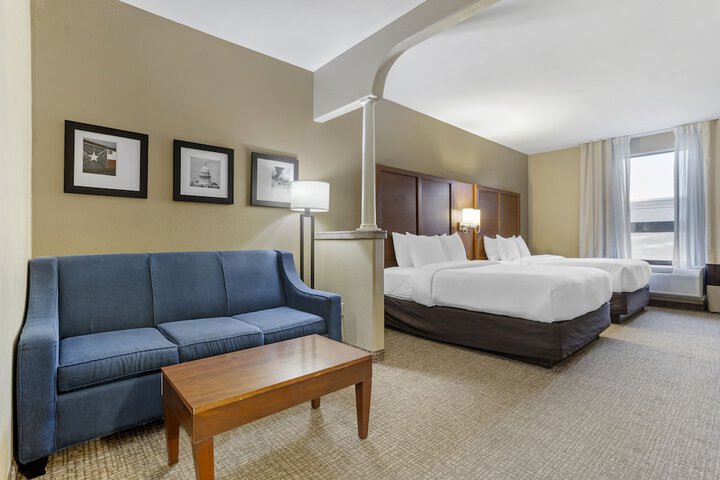 Room 6 of 15