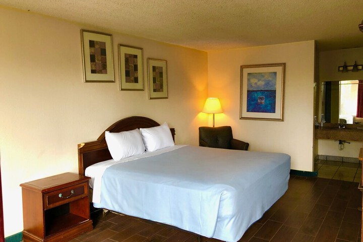 Room 13 of 18