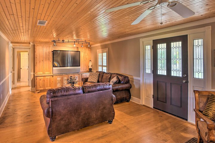 Serving Southern Charm at This Clarkesville House!