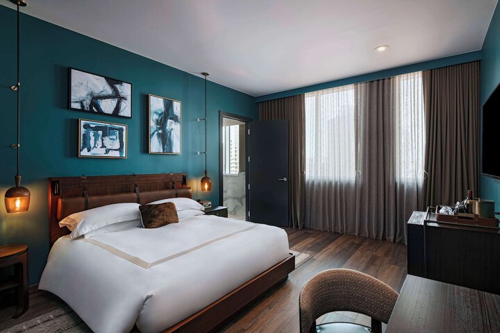 Room 33 of 81