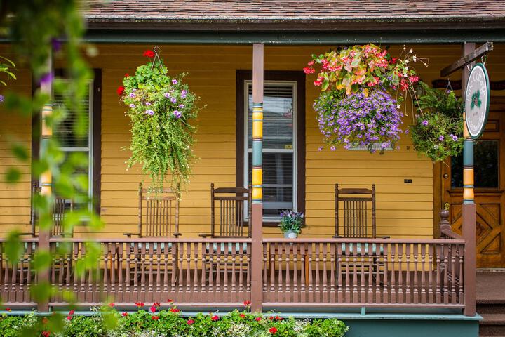 Pine Cottage Bed & Breakfast