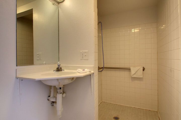 Room 29 of 38