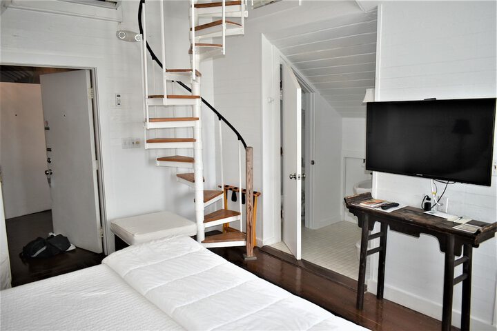 Room 196 of 259