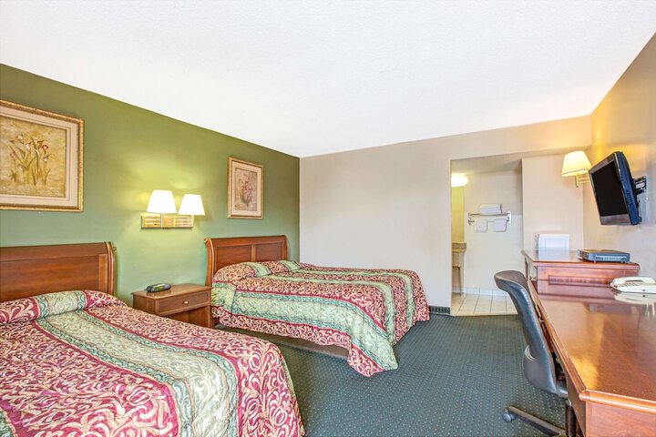 Room 8 of 16