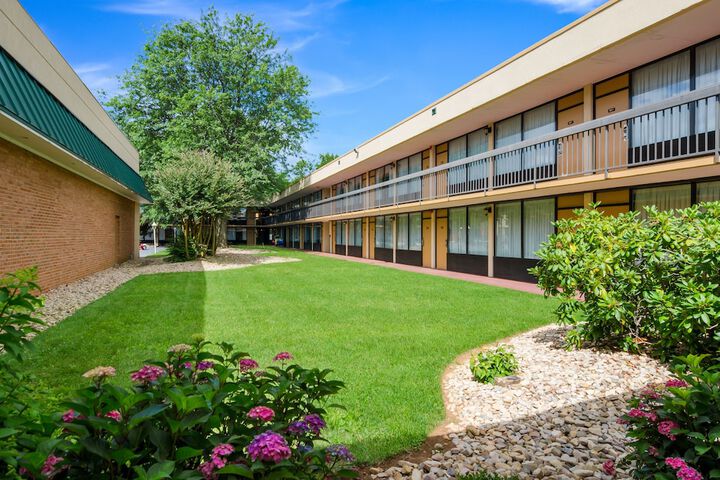 Hotel Exterior 26 of 26
