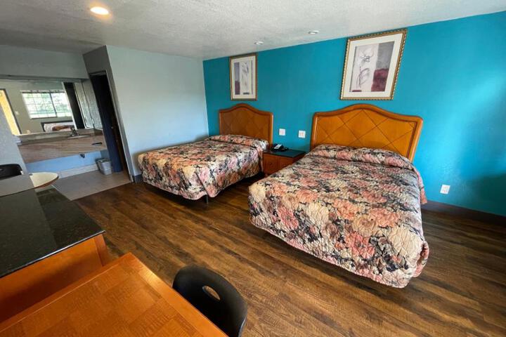 Travelers Inn
