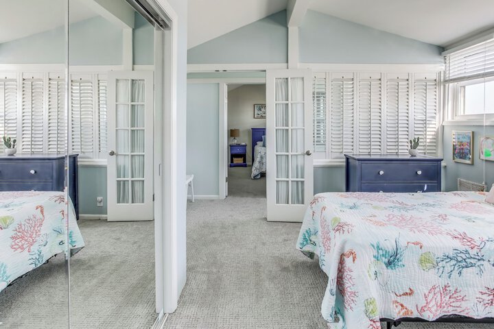 salt & Light Oceanfront Condo w / Pool & Elevator