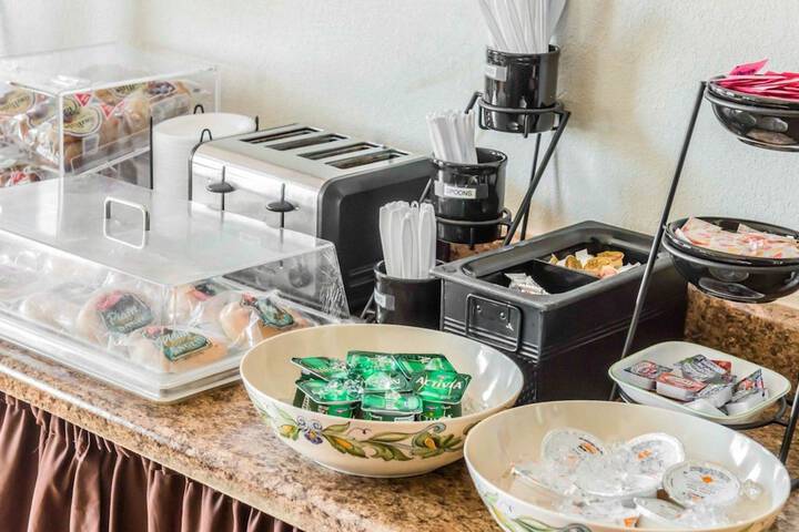 Breakfast/Coffee Service 53 of 76