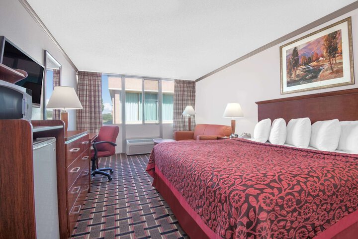 Room 18 of 25