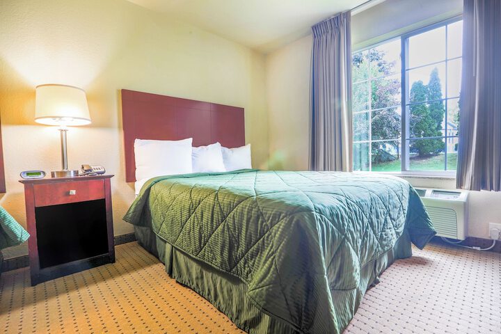 Evansville Inn & Suites by OYO