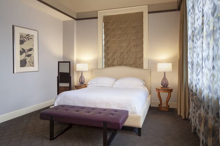 The Ashton Hotel