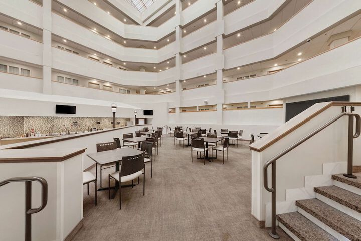 Embassy Suites by Hilton Milwaukee Brookfield