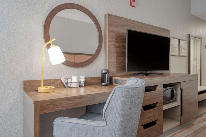 Room 30 of 40