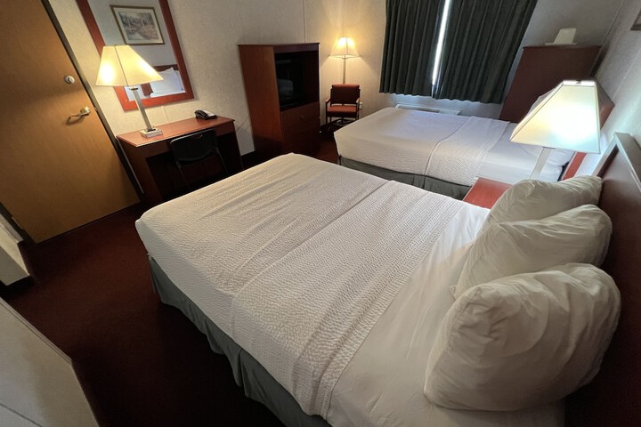 Room 11 of 25