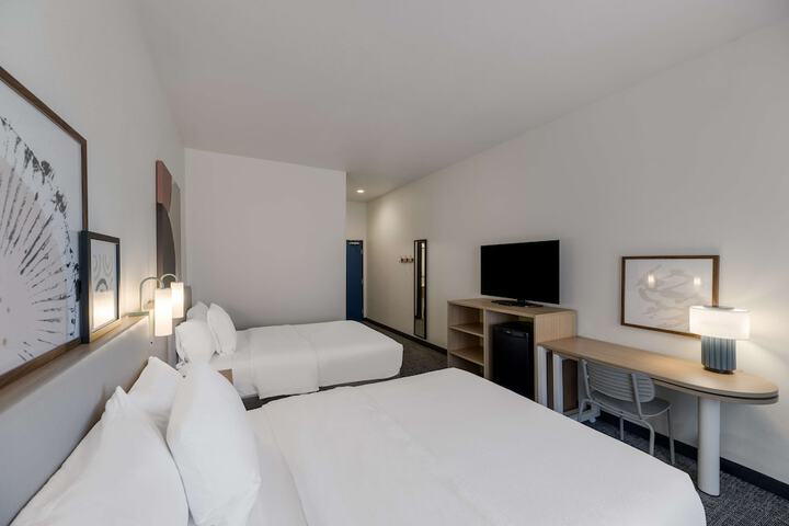 Room 10 of 32
