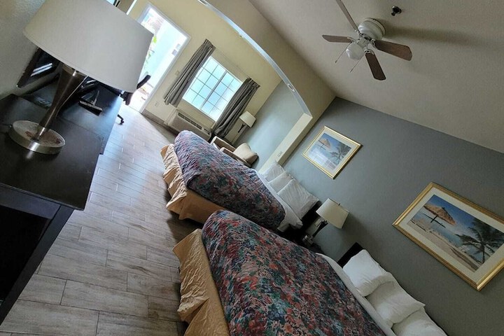 Room 8 of 25